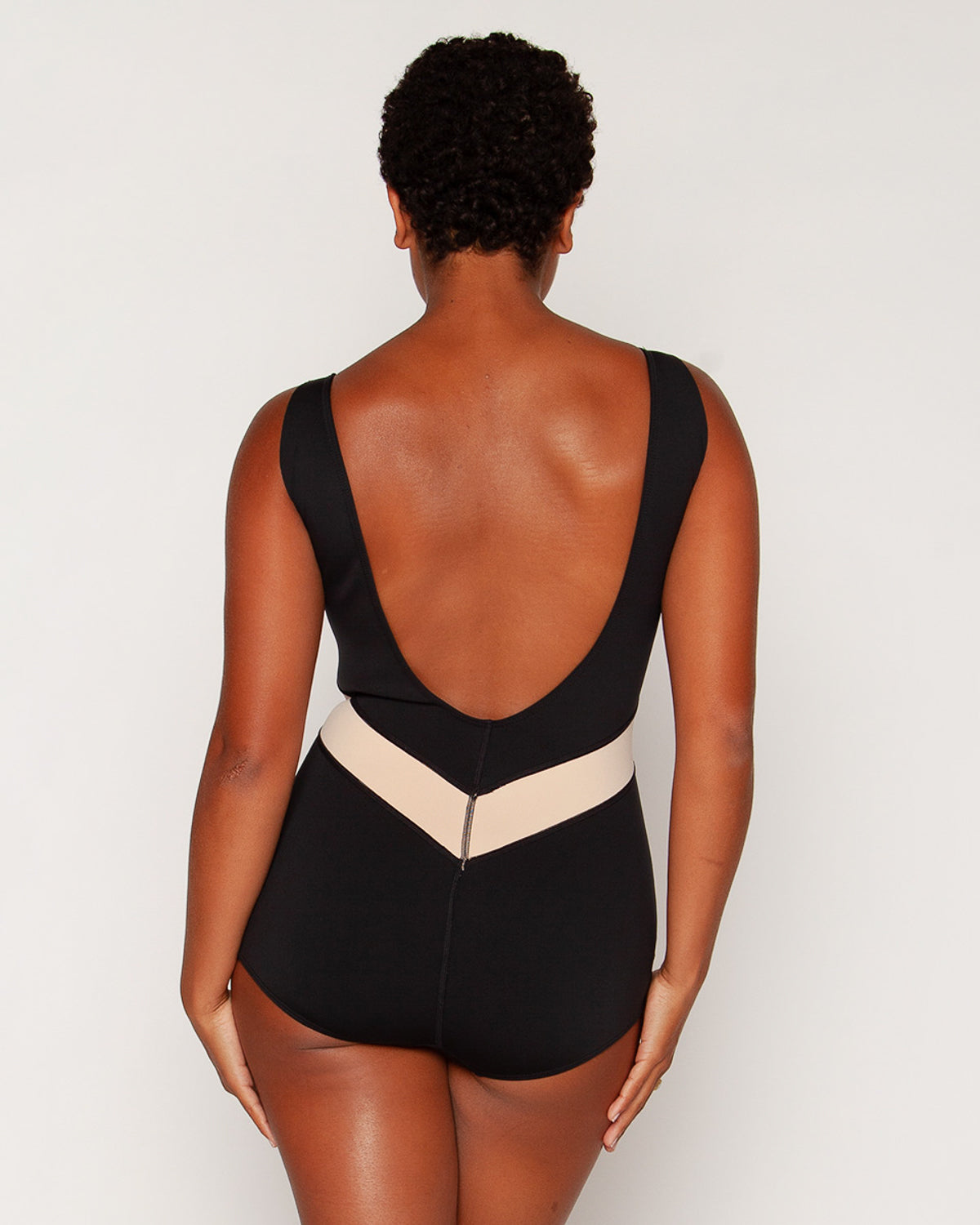  Saili One Piece - Black