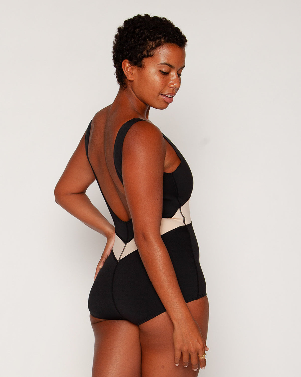  Saili One Piece - Black